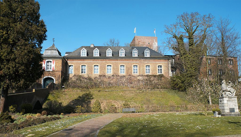 Burg Wassenberg im 21. Jahrhundert - Von GFreihalter - Eigenes Werk, CC BY-SA 3.0, https://commons.wikimedia.org/w/index.php?curid=56411096