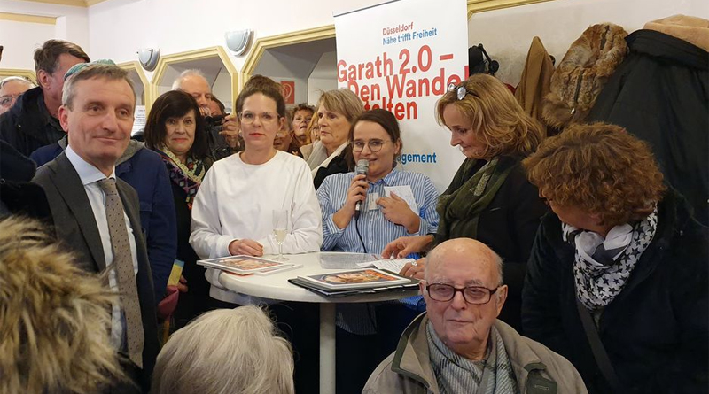OB Thomas Geisel bei der Vorstellung des Fotokunstmagazins Garath im Eiscaf&eacute; "Gondola" - &copy; Landeshauptstadt D&uuml;sseldorf