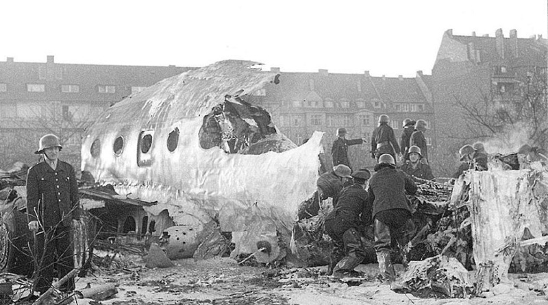 Flugzeugabsturz an der Golzheimer Straße - Foto: Stadtarchiv Düsseldorf