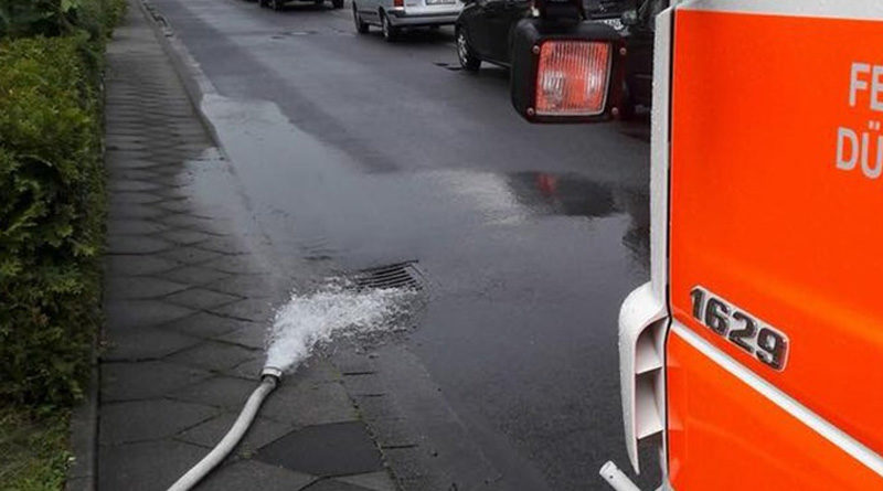 Ein Starkregengebiet überquert Düsseldorf.
