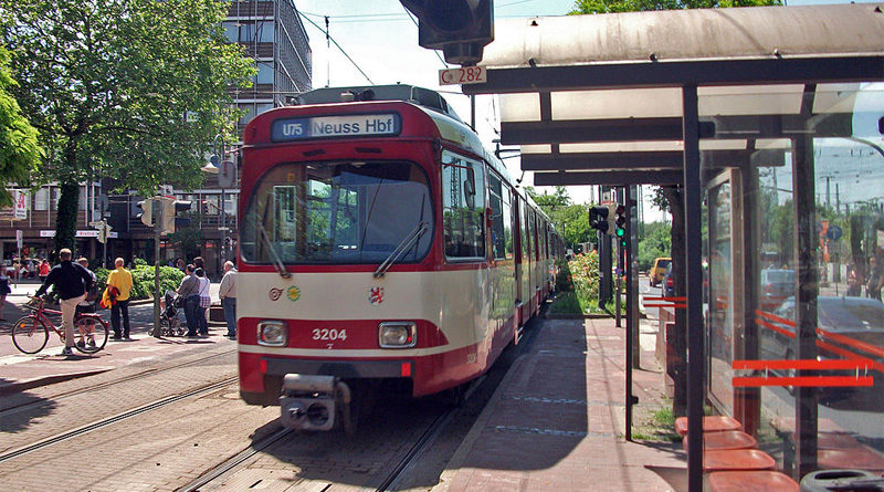 GT8SU U75 in Neuss von Christian Liebscher - Eigenes Werk, CC BY-SA 3.0)