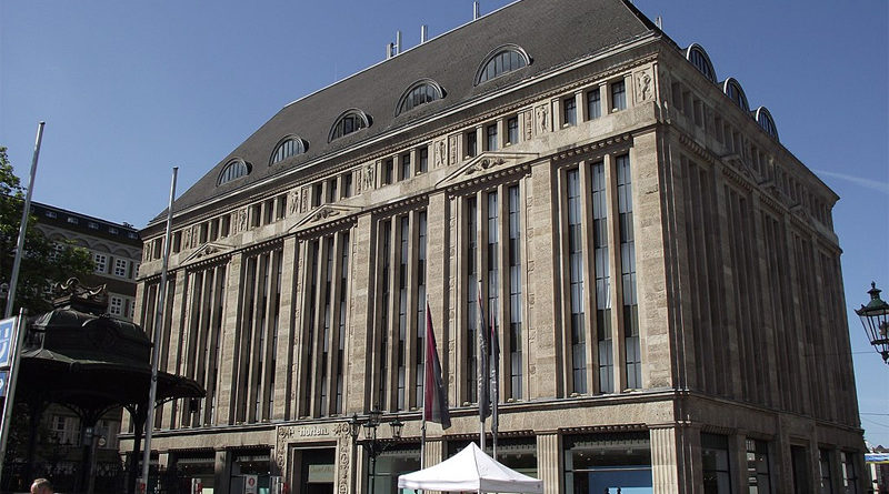 Eröffnung des Warenhauses Horten im neuen, versetzten Carsch-Haus