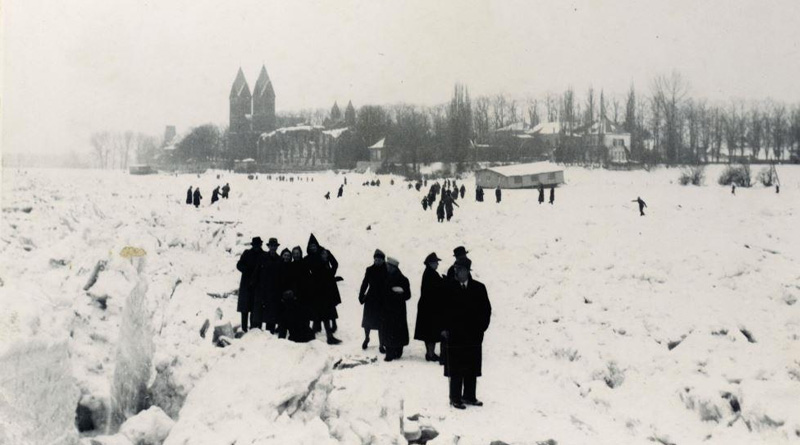 1942: Zugefrorener Rhein bei Kaiserswerth