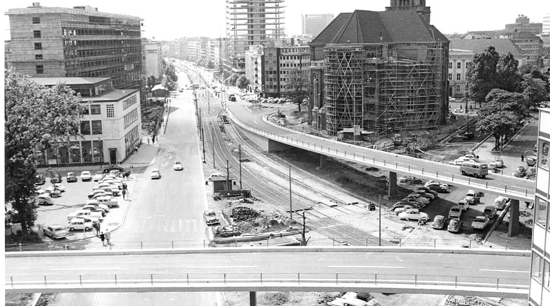 Berliner Allee mit Baustelle Stadtsparkasse 1964 - Bild: Stadtarchiv
