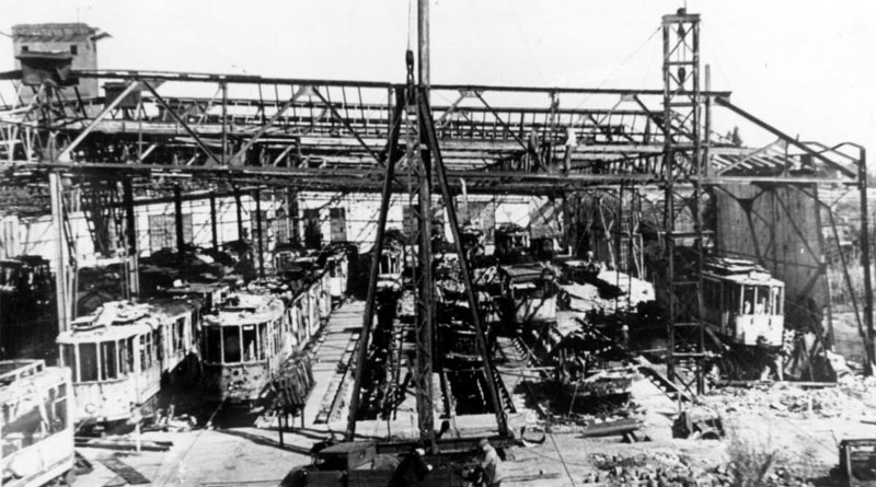 12. Juni 1943: Zerstörte Wagenhalle des Betriebshofes der Rheinbahn in Derendorf (Foto: Rheinbahn)