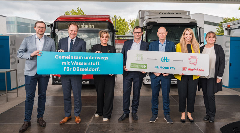 Eröffneten die Wasserstofftankstelle am Höherweg (von links): Martin Jüngel (Geschäftsführer H2 MOBILITY), Dr. Stephan Keller (Oberbürgermeister Stadt Düsseldorf), Mona Neubauer (NRW-Wirtschafts- und Klimaschutzministerin), Julien Mounier (Vorstandsvorsitzender Stadtwerke Düsseldorf), Frank Fronzke (Geschäftsführer H2 MOBILITY), Annette Grabbe (Vorständin Rheinbahn) und Dagmar Fehler (CEO NOW GmbH).