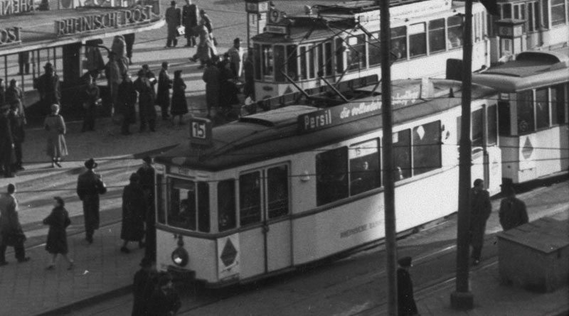 Linie 15 im Jahr 1955 vor dem Hauptbahnhof - Bild (Auszug): Rheinbahn