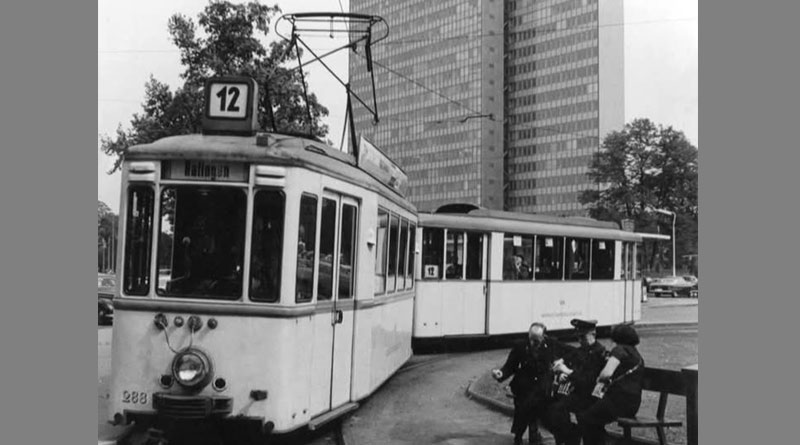 Linie 12 in den 1950er Jahren am Jan-Wellem-Platz - Foto (Ausschnitt): Rheinbahn