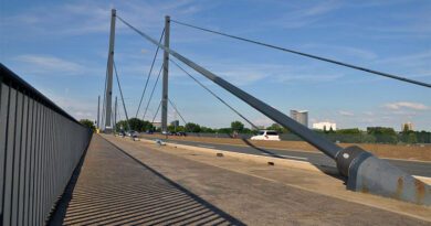 Theodor-Heuss-Brücke Düsseldorf - Bild: EveryPicture / CC-BY-SA-3.0 (via Wikimedia Commons), CC BY-SA 3.0, https://commons.wikimedia.org/w/index.php?curid=37389147