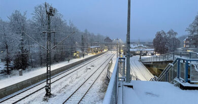 S6: Titelbild (Bahnhof Hösel im Jahr 2022 im Schnee): Von Linamoder - Eigenes Werk, CC BY-SA 4.0, https://commons.wikimedia.org/w/index.php?curid=126409121