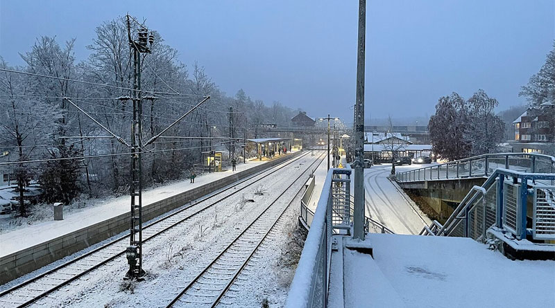 S6: Titelbild (Bahnhof Hösel im Jahr 2022 im Schnee): Von Linamoder - Eigenes Werk, CC BY-SA 4.0, https://commons.wikimedia.org/w/index.php?curid=126409121