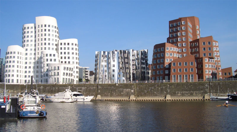 Gehry-Bauten - Bild: Von Fundistephan - de-wiki, photo by Fundistephan, Gemeinfrei, https://commons.wikimedia.org/w/index.php?curid=786336