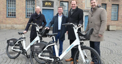 Landeshauptstadt stellt Fahrradmietsystem "Düsselbike" vor .Donkey Republic übernimmt den Betrieb/Connected Mobility Düsseldorf steuert System/ERGO unterstützt als Hauptsponsor