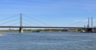 Das Archivbild zeigt die bestehende Theodor-Heuss-Brücke. Sie soll gemäß Beschluss des Stadtrates durch einen Neubau ersetzt werden. Copyright: Landeshauptstadt Düsseldorf, Amt für Brücken-, Tunnel- und Stadtbahnbau