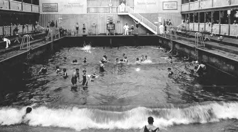 Wellenbad auf der GeSoLei 1926