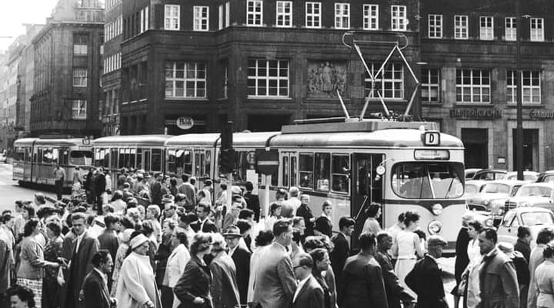 Linie D um 1960 am Wilhelm Marx-Haus - Quelle: Rheinbahn