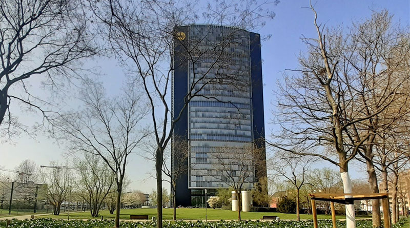 ARAG Tower im April 2021