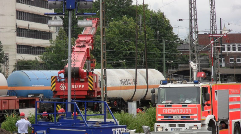 Am G&uuml;terbahnhof Derendorf entgleisen gegen 17.45 Uhr drei mit hochentz&uuml;ndlichem Propen-Gas beladene Waggons - Bild: THW
