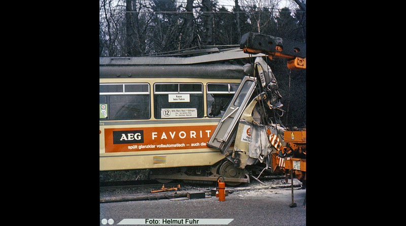 Frontalzusammenstoß zweier Rheinbahn-Straßenbahnen der Linie 12 - Foto: Helmut Fuhr
