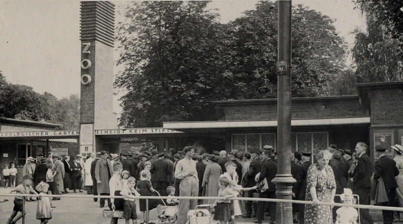 Titelbild: Eingang des Zoologischen Gartens Düsseldorf am Brehmplatz - Bild: Stadtarchiv