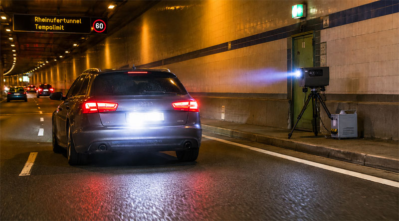 Blitzer Rheinufertunnel. KI, 163 km/h