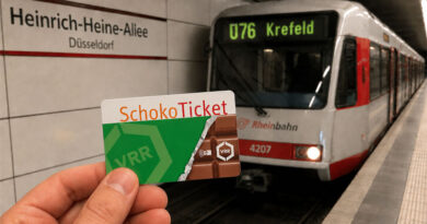 Düsseldorf kehrt zum Schokoticket zurück - Deutschlandticket Schule ist Geschichte - Bild: KI-generiert mit ChatGPT