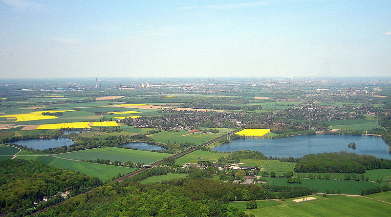 Titelbild Düsseldorf-Angermund mit Angermunder See (Baggerloch)(Symbolfoto): giggel, CC BY 3.0, https://commons.wikimedia.org/w/index.php?curid=53960479