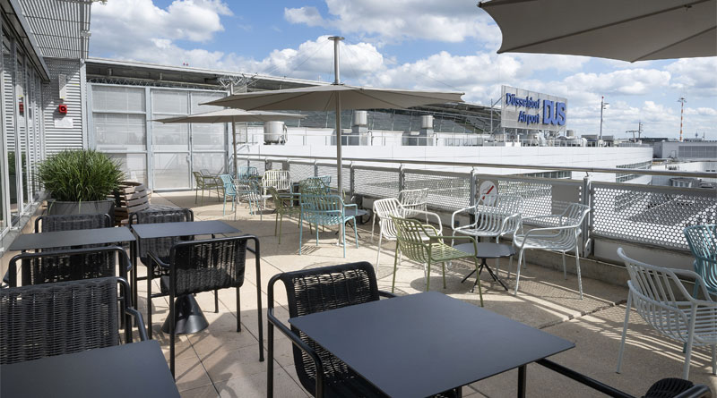 Terrasse der DUS Rhein Lounge. Flughafen Düsseldorf / Giulio Coscia