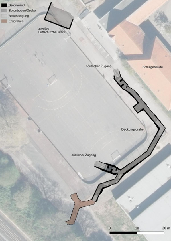 Vorl&auml;ufiger Plan der arch&auml;ologischen Befunde, im Hintergrund der Zustand des Gel&auml;ndes im Luftbild von 2024 (Datengrundlage: Vermessungs- und Katasteramt, MinervaX. Kartenhintergrund: Geobasis - Copyright: Landeshauptstadt D&uuml;sseldorf/Institut f&uuml;r Denkmalschutz und Denkmalpflege