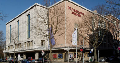 Titelbild Oper Düsseldorf: Wiegels - Eigenes Werk, CC BY 3.0, https://commons.wikimedia.org/w/index.php?curid=14313282