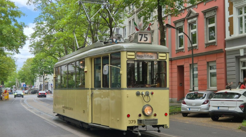 Triebwagen 379