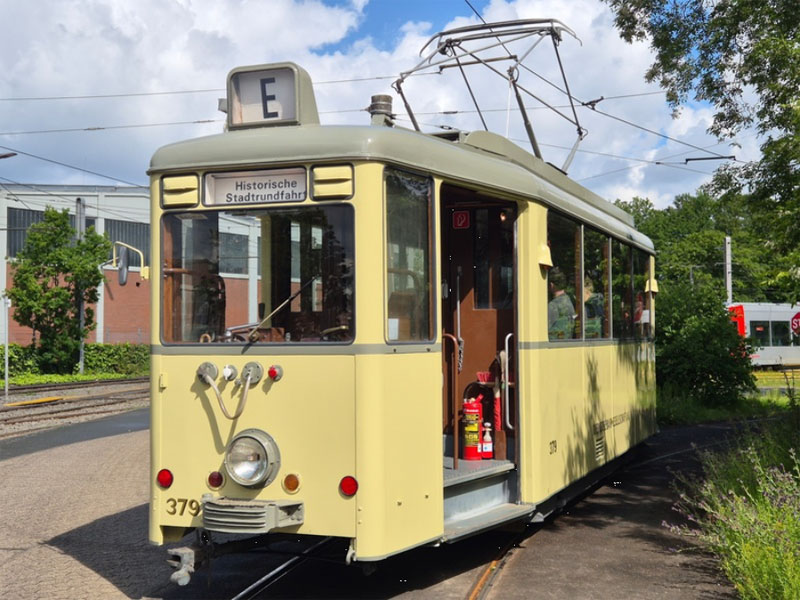 Triebwagen 379 im Betriebshof Handweiser