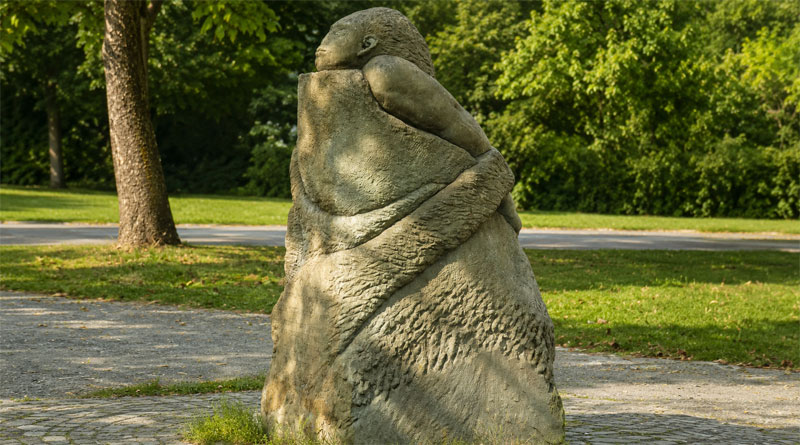 Hexengedenkstein an der Ecke Dreher-/Schönaustraße - Titelbild (vor Bearbeitung): Walter Koch - Eigenes Werk, CC BY-SA 4.0, https://commons.wikimedia.org/w/index.php?curid=92801321