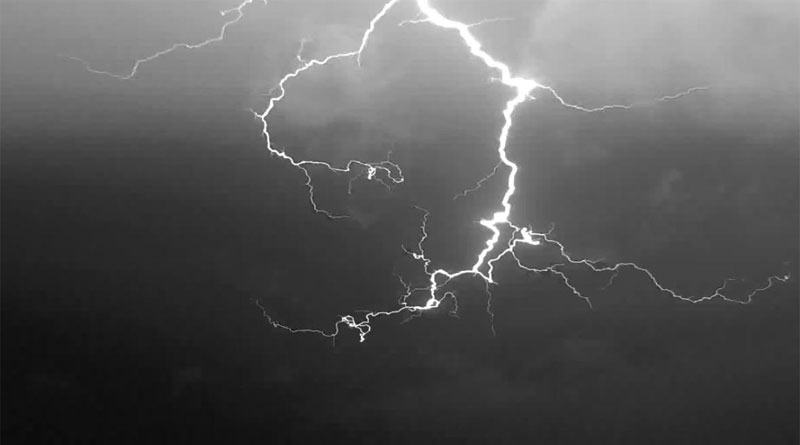 Blitz (Illustration) - Historisch schweres Unwetter über Düsseldorf