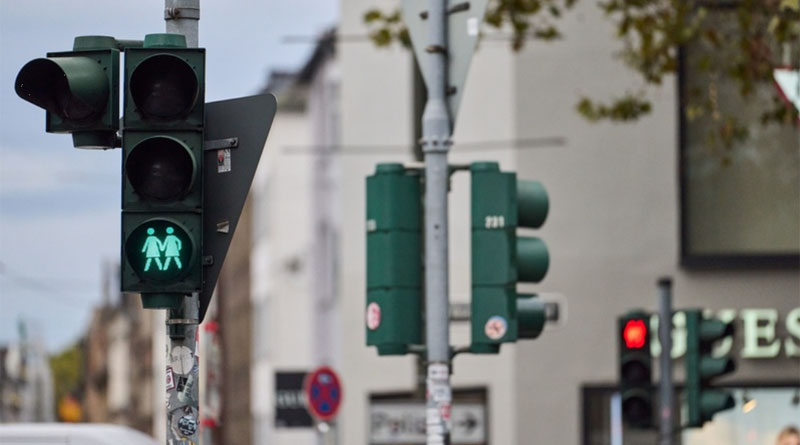 Vielfalts-Ampelpärchen an 18 Fußgängerampeln an der Heinrich-Heine-Allee und der Königsallee