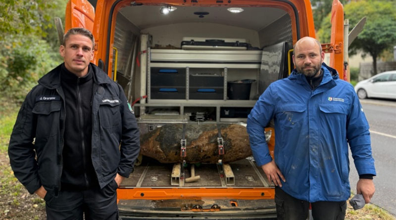 Die an der St. Franziskus-Str. in Düsseldorf-Mörsenbroich bei Sondierungsarbeiten entdeckte amerikanische Fliegerbombe konnte am Donnerstag, 22. Oktober 2026, 16.22 Uhr, durch Sprengmeister Julian Granzow entschärft werden